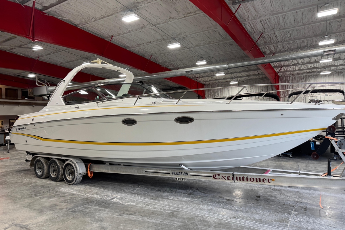 2005 Formula 330 Sun Sport - Sold Boat