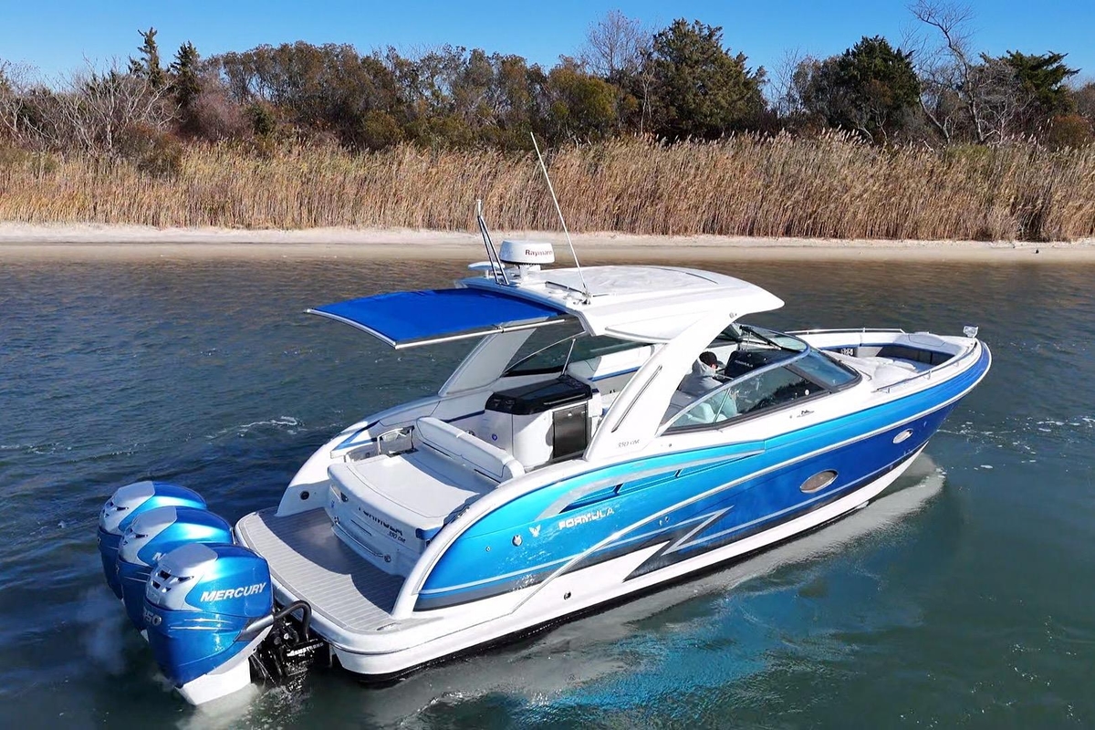 2019 Formula 350 Crossover Bowrider OB - Sold Boat