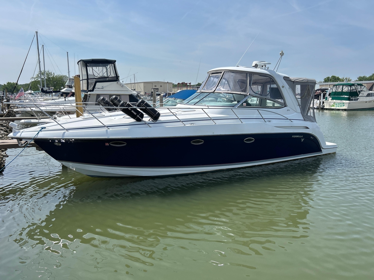 2005 Formula 37 Performance Cruiser - Sold Boat