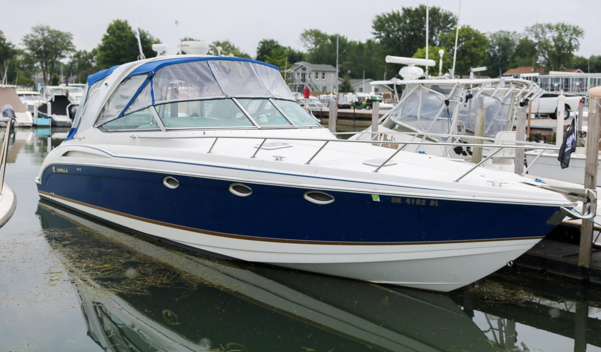 2003 Formula 370 Super Sport - Sold Boat
