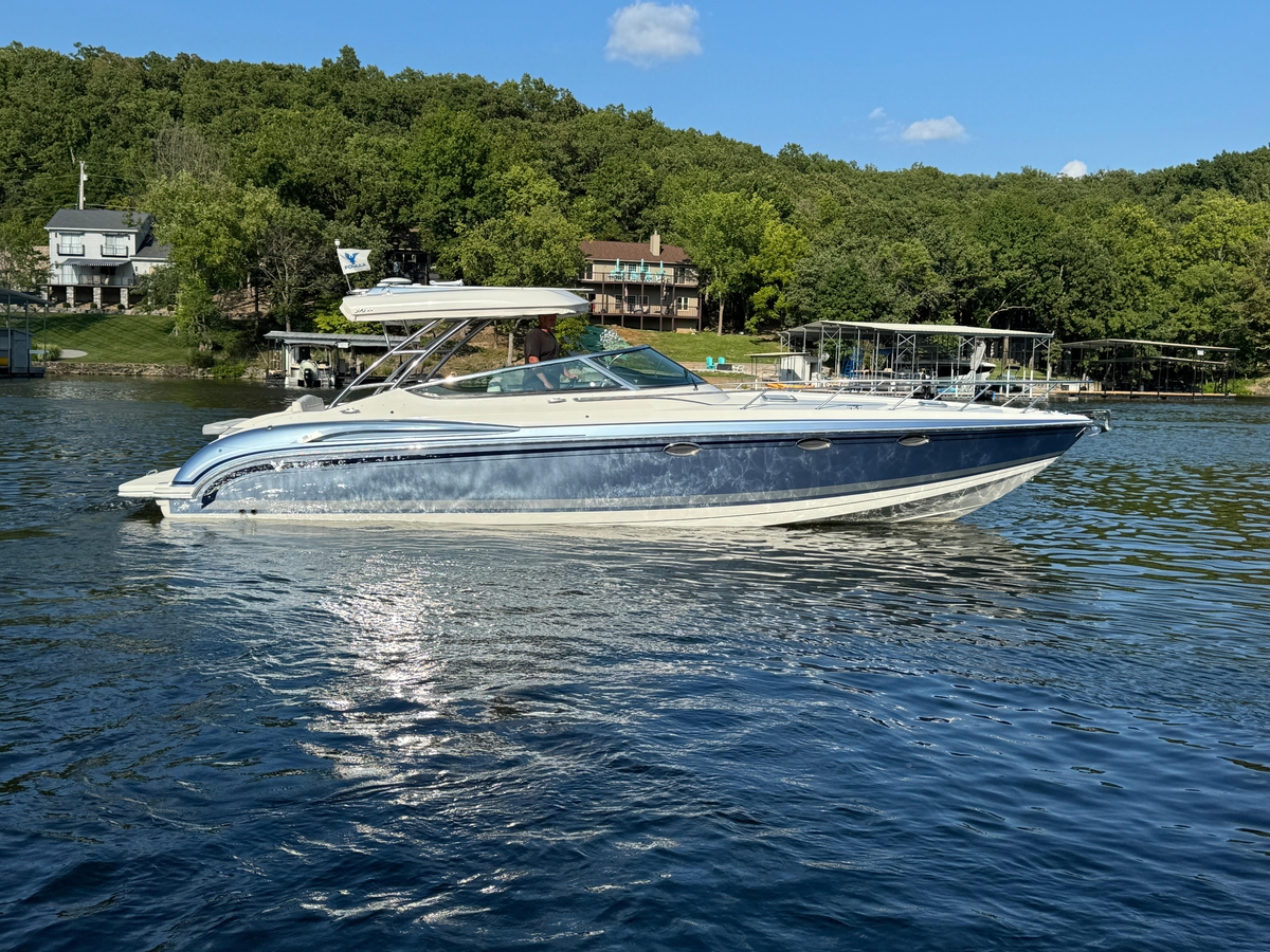 2020 Formula 370 Super Sport - Sold Boat