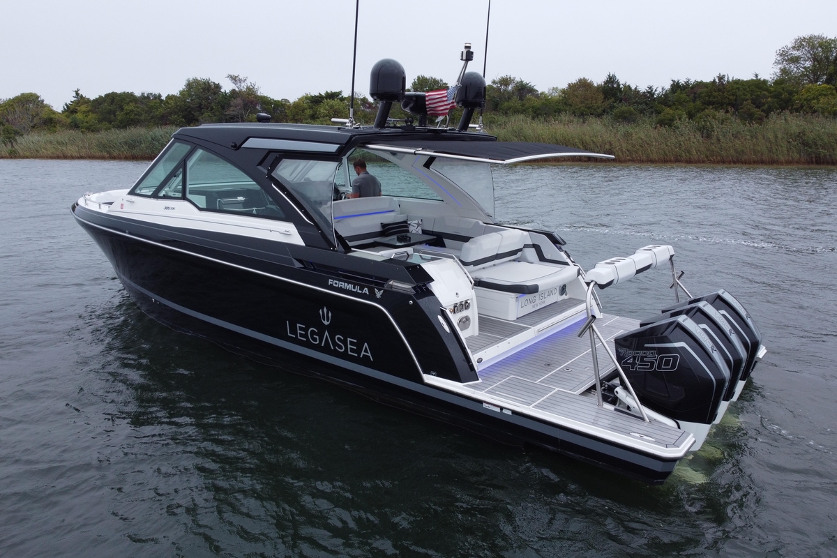 2022 Formula 380 Super Sport Crossover OB - Sold Boat