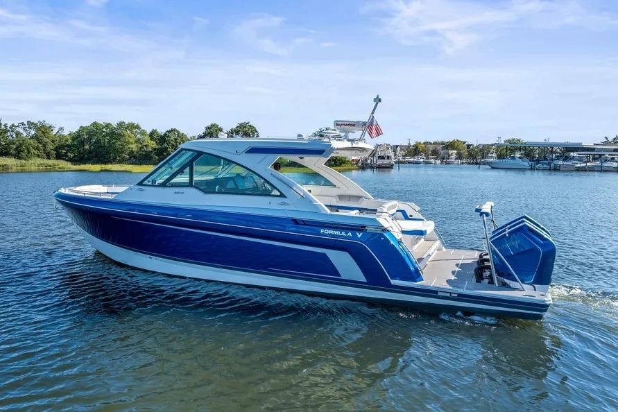 2024 Formula 380 Super Sport Crossover OB - Sold Boat