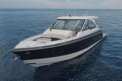 BOATZON | Formula 380 Super Sport Crossover OB 2024
