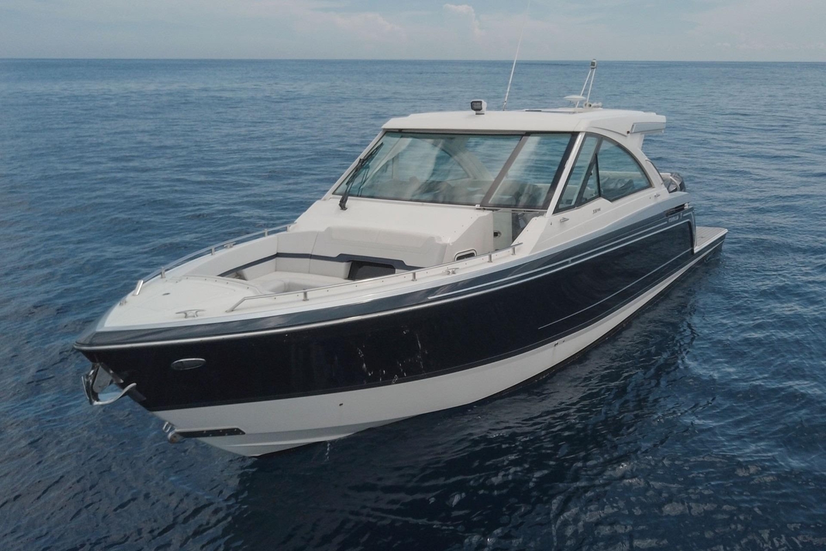 2024 Formula 380 Super Sport Crossover OB - Sold Boat
