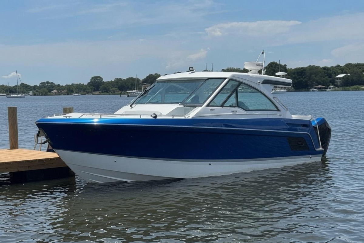 2025 Formula 380 Super Sport Crossover OB - Sold Boat