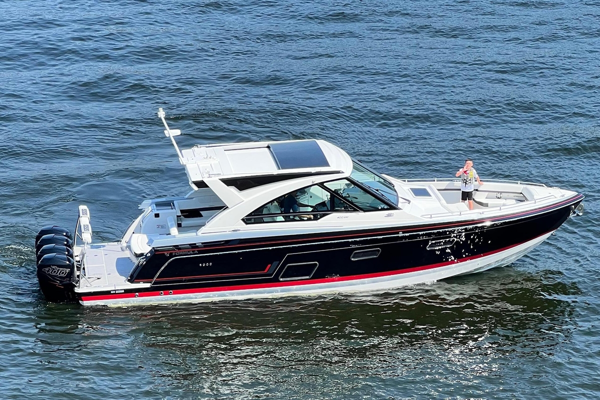 2023 Formula 400 Super Sport Crossover - Sold Boat