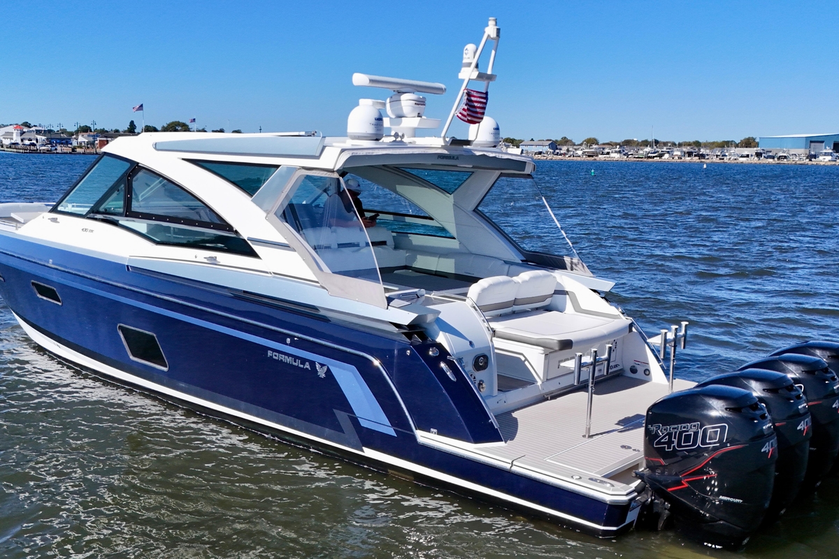 2017 Formula 430 Super Sport Crossover - Sold Boat