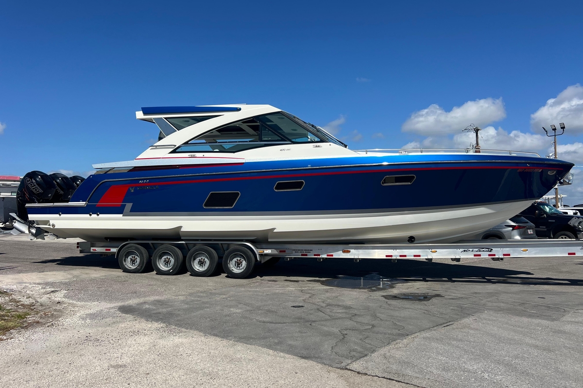 2017 Formula 430 Super Sport Crossover - Sold Boat