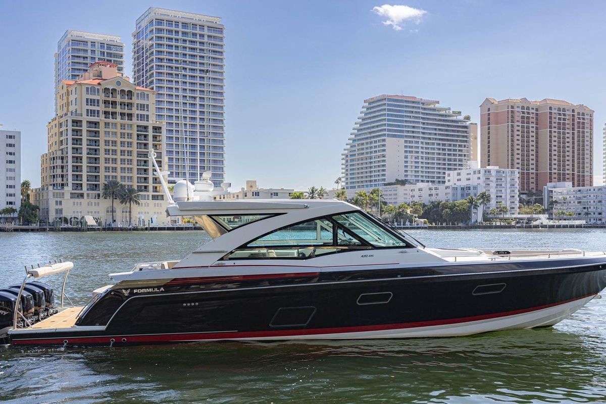 2018 Formula 430 Super Sport Crossover - Sold Boat