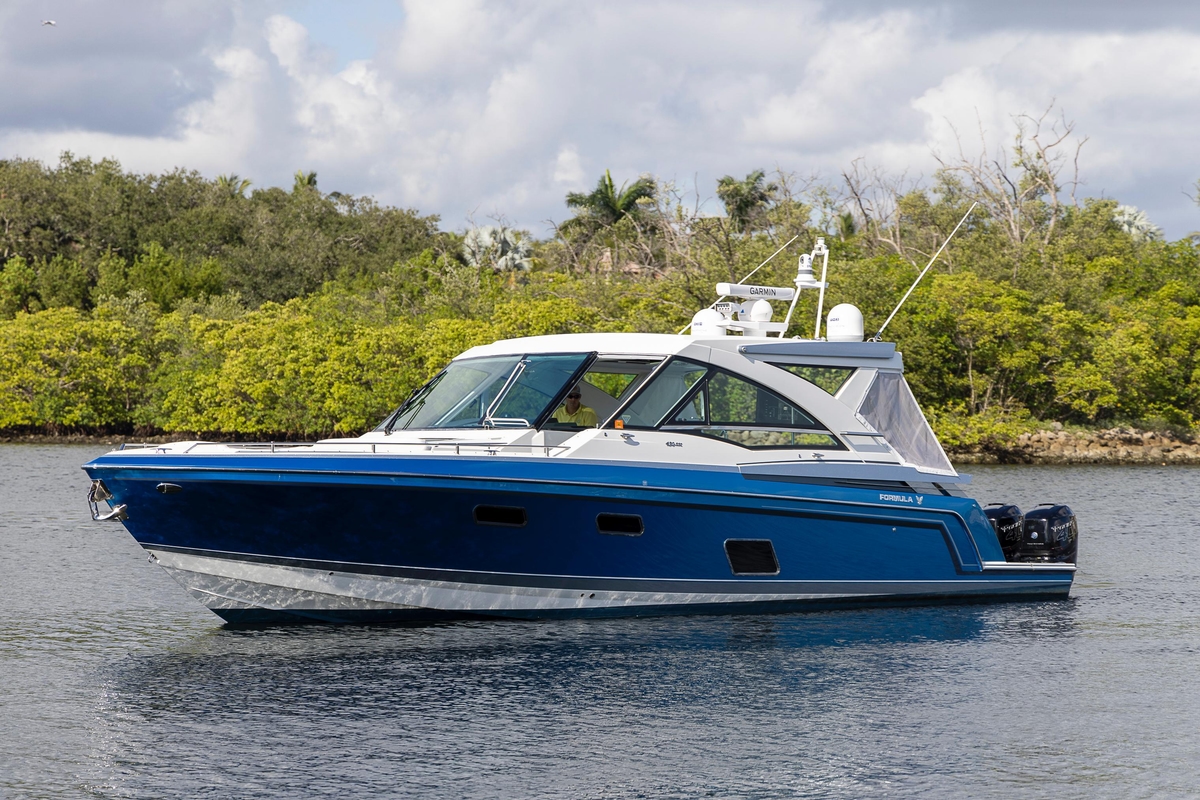 2019 Formula 430 Super Sport Crossover - Sold Boat