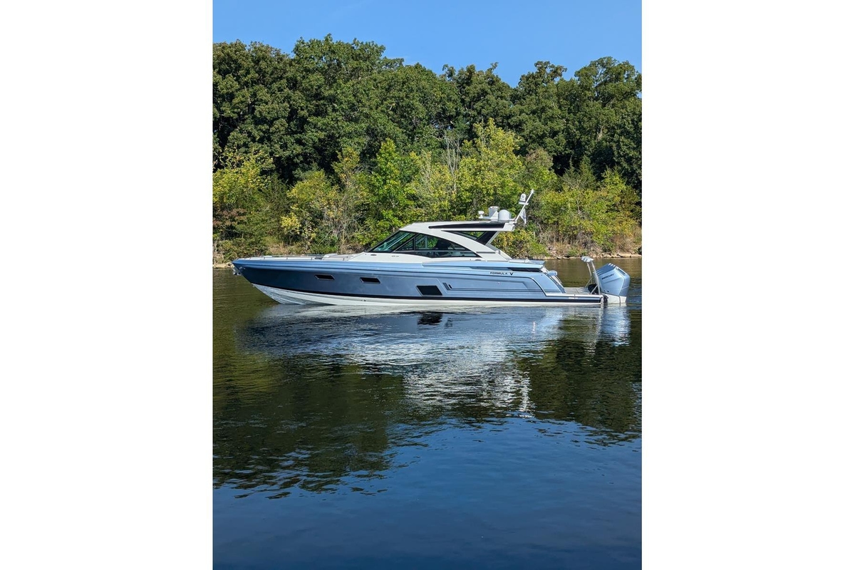 2024 Formula 430 Super Sport Crossover - Sold Boat