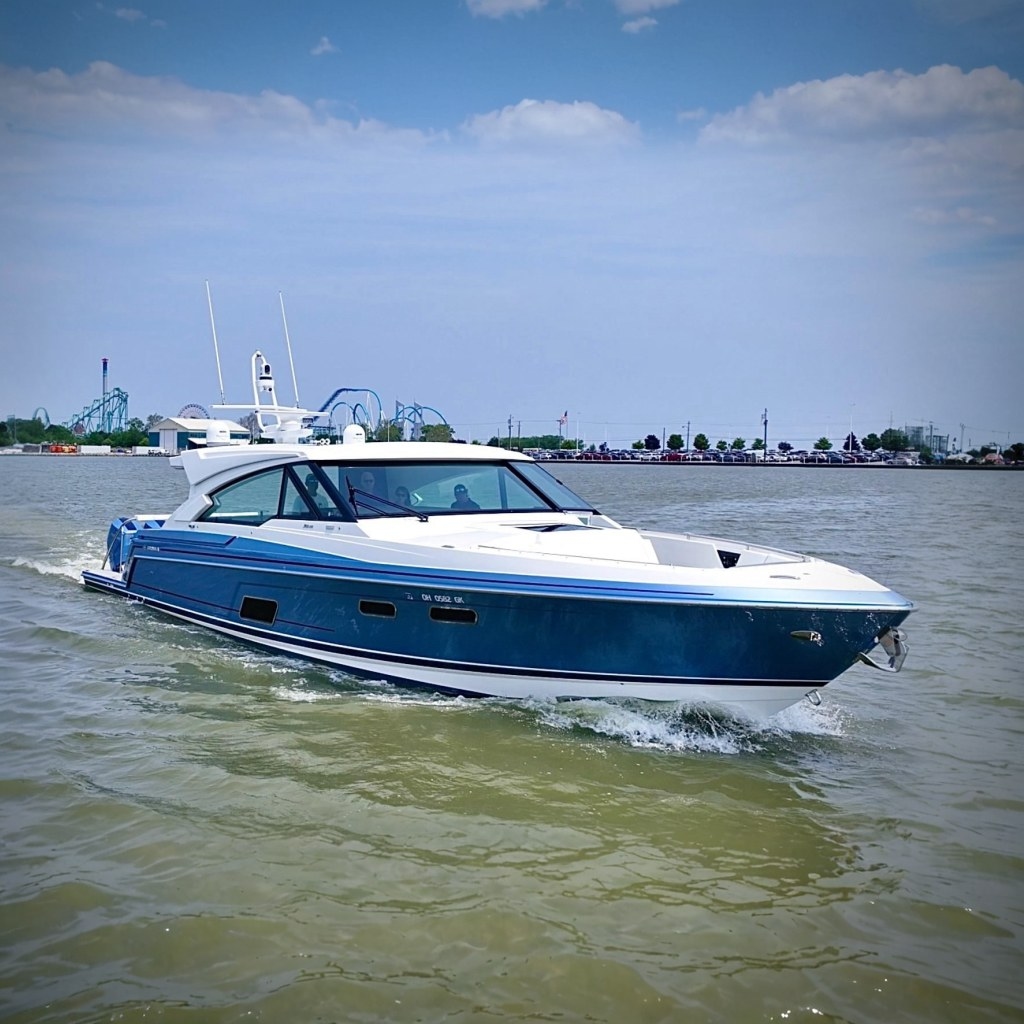 2023 Formula 500 Super Sport Crossover - Sold Boat