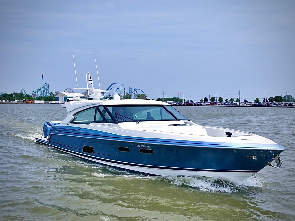 2023 Formula 500 Super Sport Crossover - Sold Boat