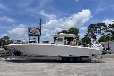 BOATZON | Fountain 38 Center Console 2017