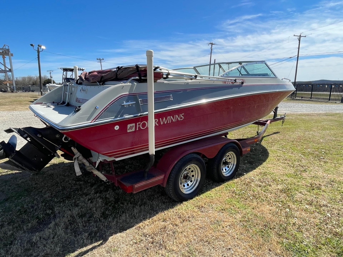 1988 Four Winns 200 Horizon - Sold Boat