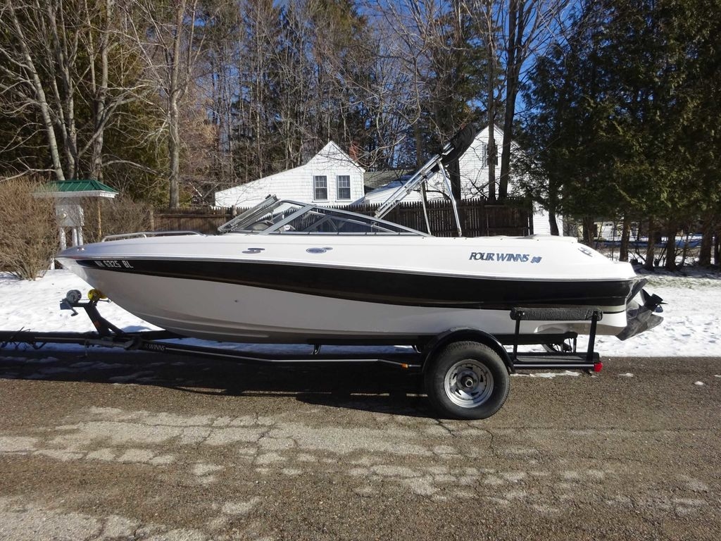 2004 Four Winns 200 Horizon - Sold Boat