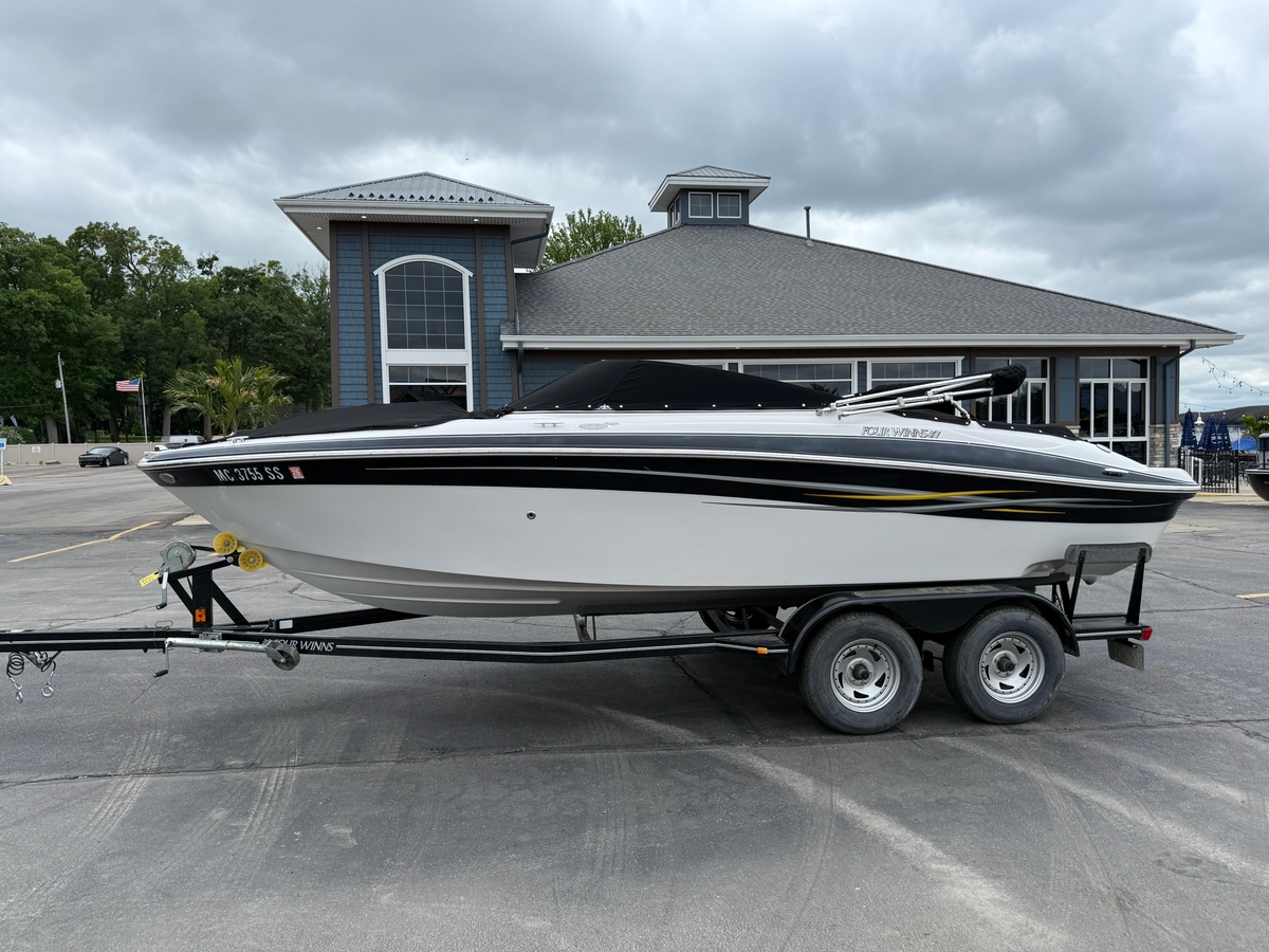 2005 Four Winns 200 Horizon - Sold Boat