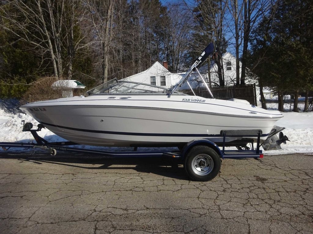 2006 Four Winns 200 Horizon - Sold Boat
