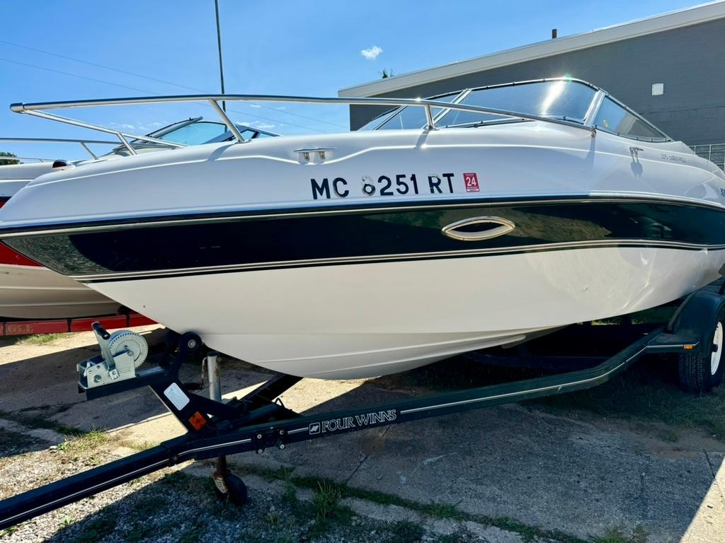 1998 Four Winns 205 Sundowner - Sold Boat