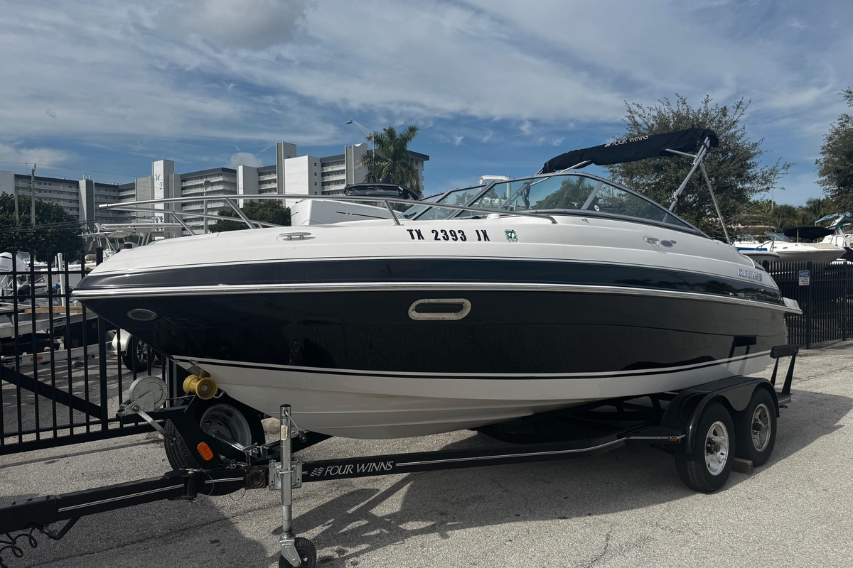 2004 Four Winns 205 Sundowner - Sold Boat