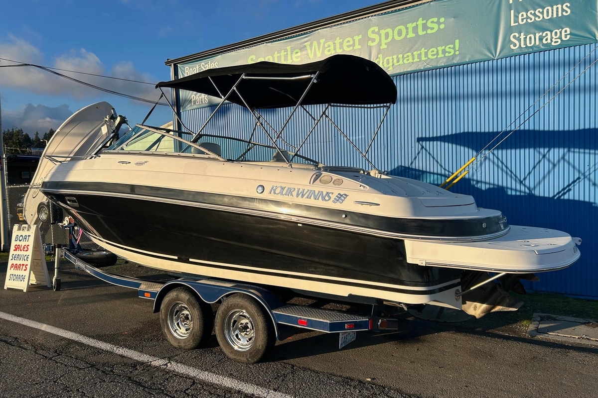 2003 Four Winns 225 Sundowner - Sold Boat