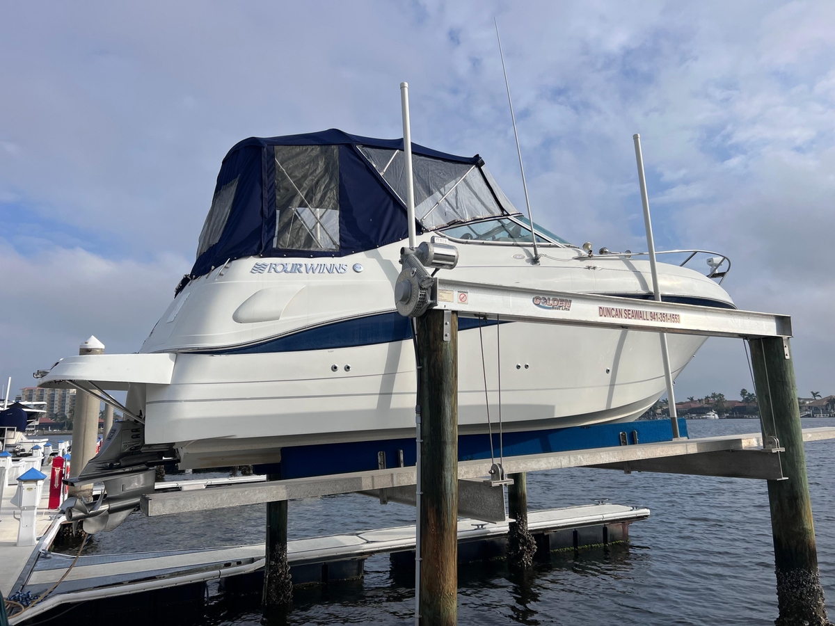 2002 Four Winns 268 Vista - Sold Boat