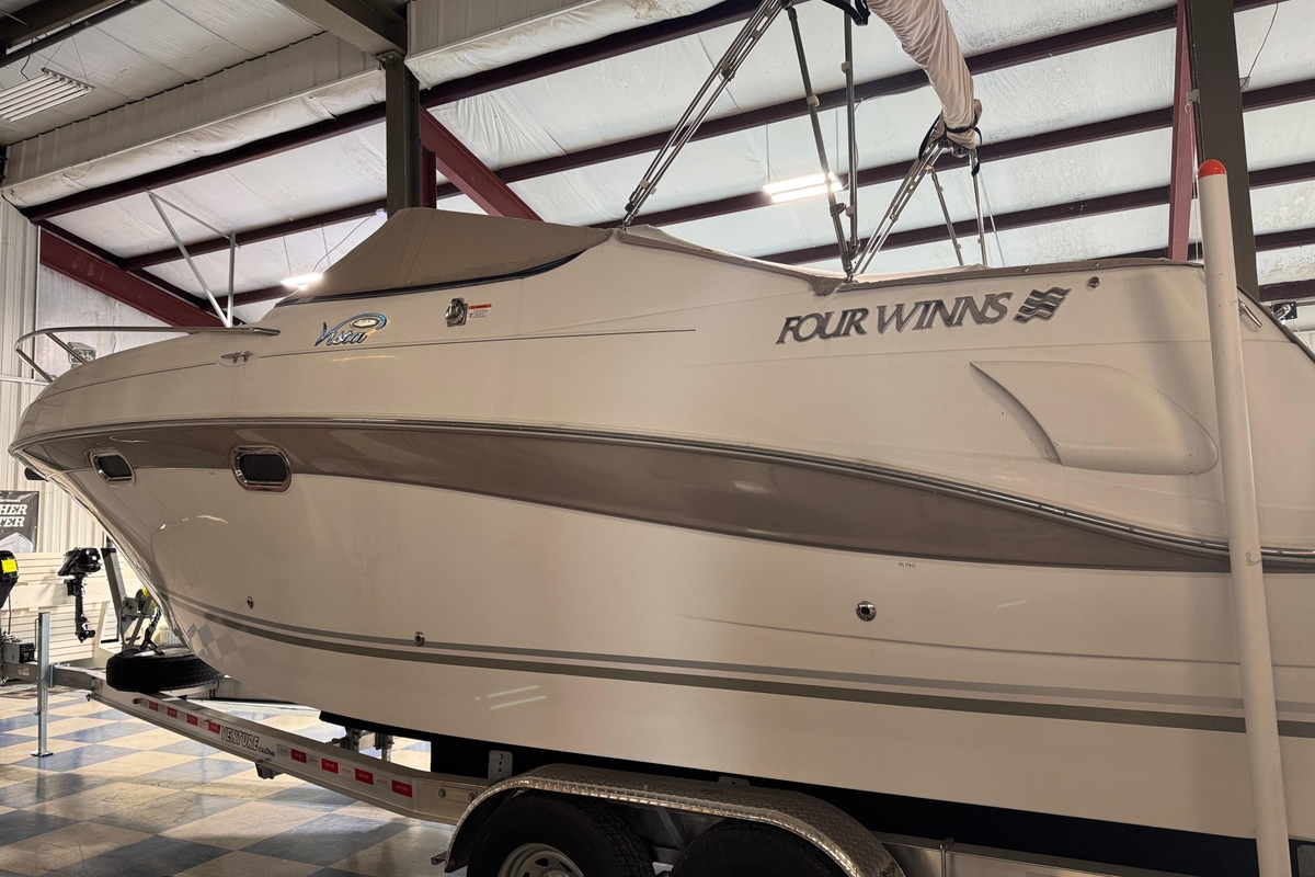 2004 Four Winns 268 Vista - Sold Boat