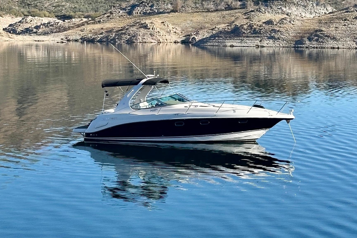 2004 Four Winns 328 Vista - Sold Boat
