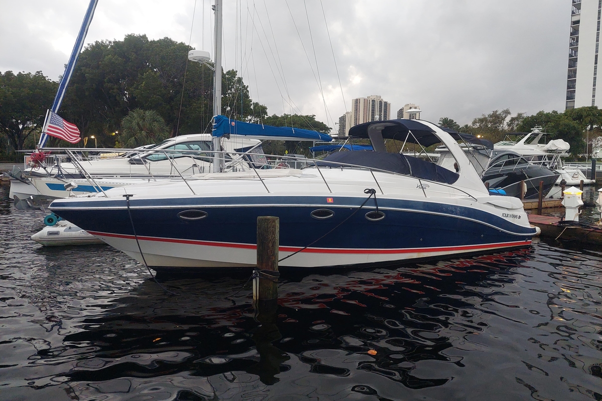 2005 Four Winns 348 Vista - Sold Boat