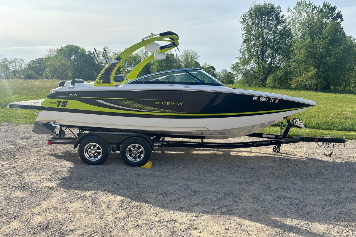 2016 Four Winns TS222 - Sold Boat