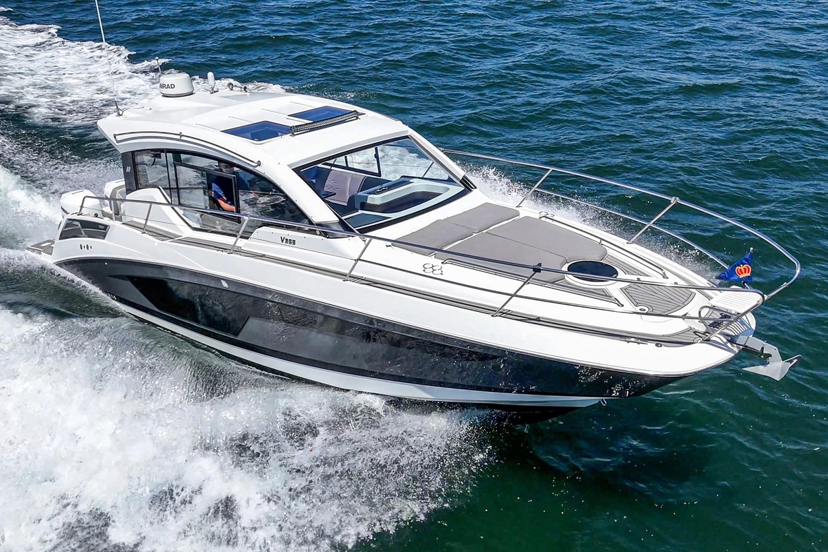 2020 Four Winns V355 Coupe OB - Sold Boat