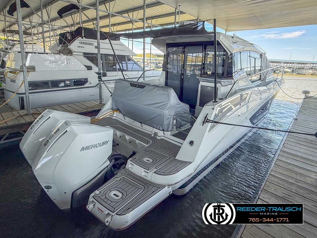 2021 Four Winns V355 Coupe OB - Sold Boat