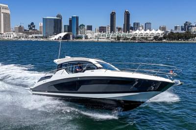 BOATZON | Four Winns Vista 355 Coupe OB 2020 BOATZON | Four Winns Vista 355 Coupe OB 2020