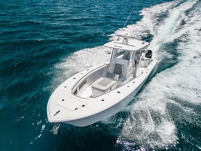 BOATZON | Front Runner 33 Center Console 2026