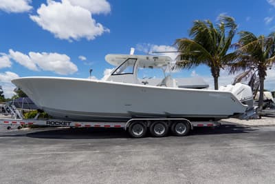 BOATZON | Front Runner 36 Center Console 2024