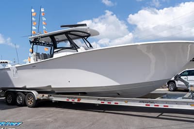 BOATZON | Front Runner 39 Center Console 2023