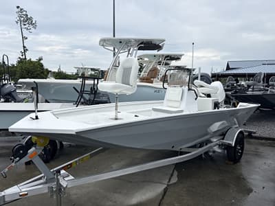 BOATZON | G3 Bay 17 BAYF70 WHITE 2027 BOATZON | G3 Bay 17 BAYF70 WHITE 2027