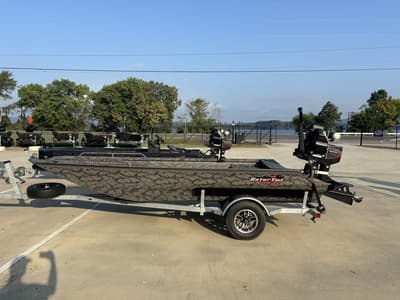 BOATZON | Gator Tail 1750 Savage Series Mid Deck 2027 BOATZON | Gator Tail 1750 Savage Series Mid Deck 2027