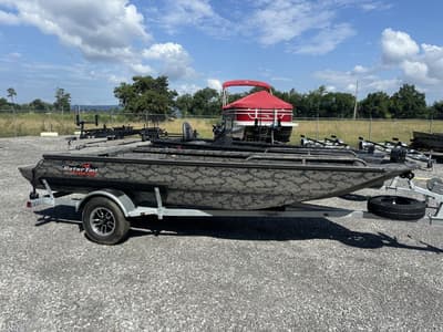 BOATZON | Gator Tail Savage Mid DeckSeries 50 x 17 2026