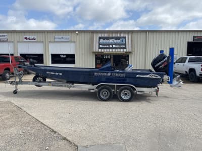 BOATZON | GATOR TRAX 22 STRIKER 2017