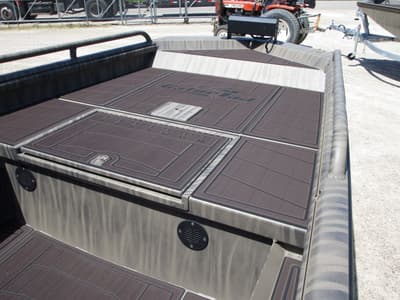 BOATZON | Gatortail 1750 MidDeck Savage Series Karavan Galvanized Trailer GTZ40L Gator Grass 2026