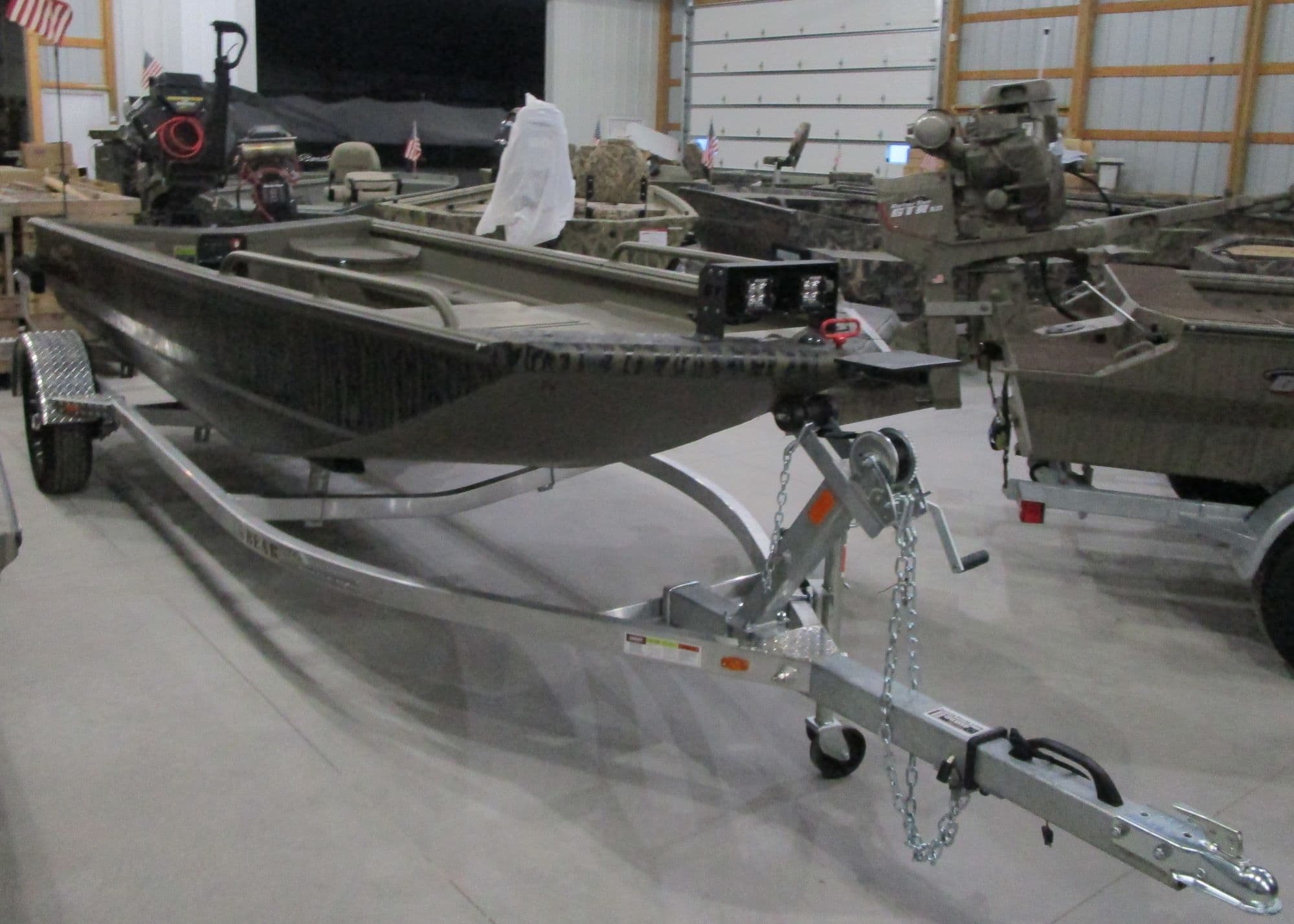 Gatortail GB1750FFMIDSAV Mid deck Savage Series Karavan Bunk Trailer GTR40LXD Camo 2026