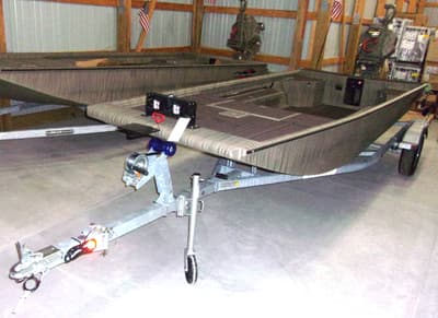 BOATZON | Gatortail GB1860FFDGBRDP Extreme series 2026 Karavan Galvanized Bunk 2026 GTR40LXD Camo 2026