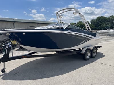 BOATZON | Glastron GT 207 2016