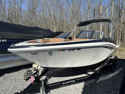 BOATZON | Glastron GT225 2017