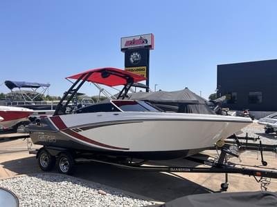 BOATZON | Glastron GT225 2017