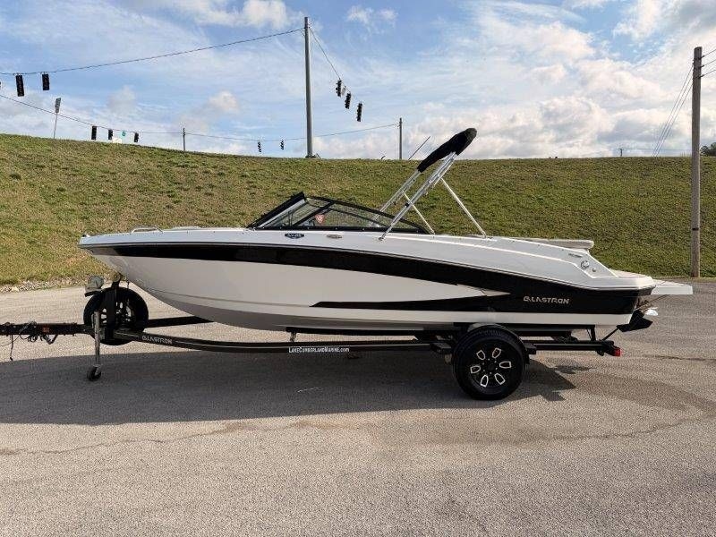 2022 Glastron GX215 - Sold Boat