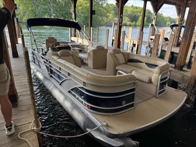 BOATZON | Godfrey 200 SERIES 2013
