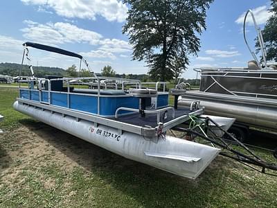 BOATZON | Godfrey 824 Pontoon 1980